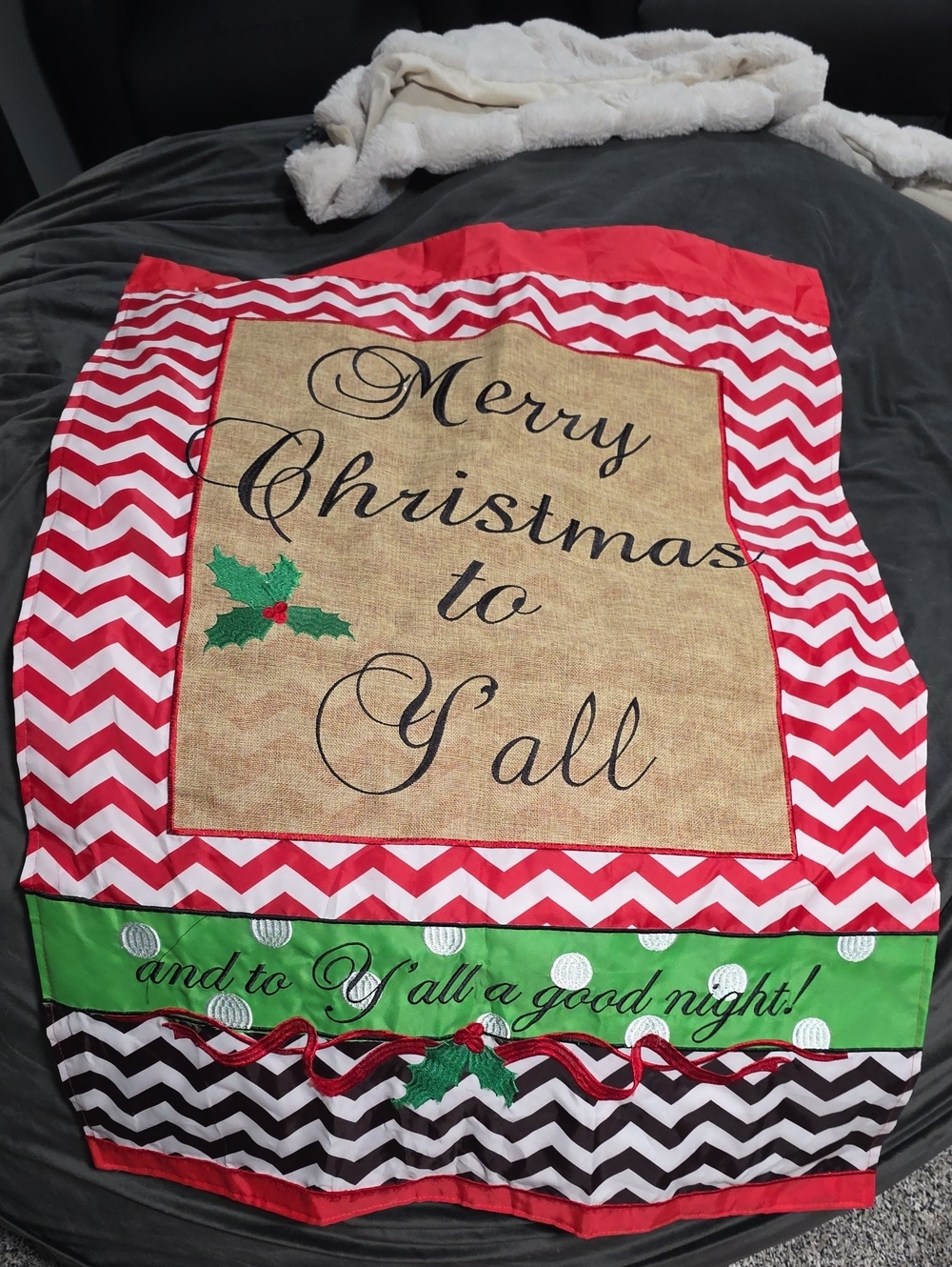 Holiday 'Merry Christmas to Y'all' Decorative Flag - Red & Green.